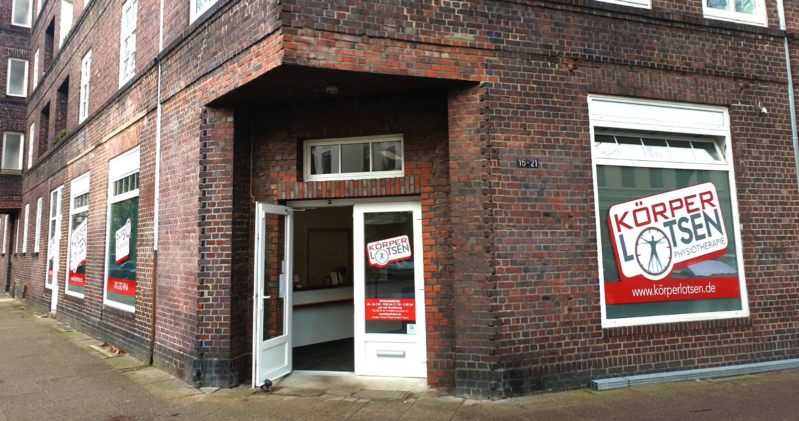 Eingang Am Alten Schützenhof 15 der Körperlotsen-Praxis Barmbek-Süd